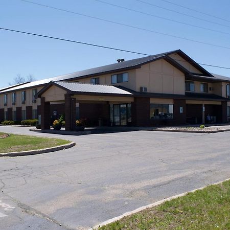 Amerivu Inn And Suites Shawano Wi Exteriör bild