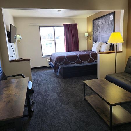 Amerivu Inn And Suites Shawano Wi Exteriör bild