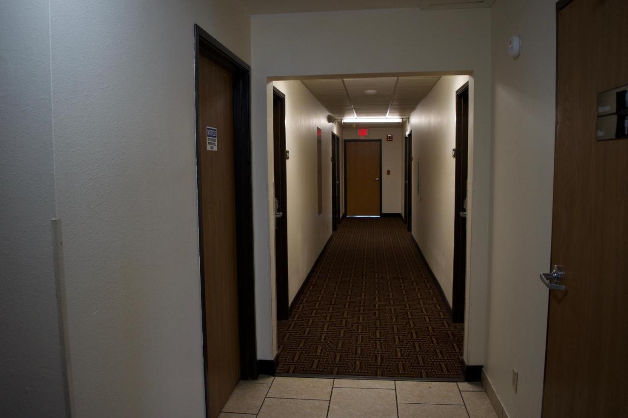 Amerivu Inn And Suites Shawano Wi Exteriör bild