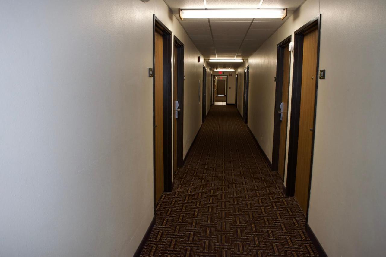 Amerivu Inn And Suites Shawano Wi Exteriör bild