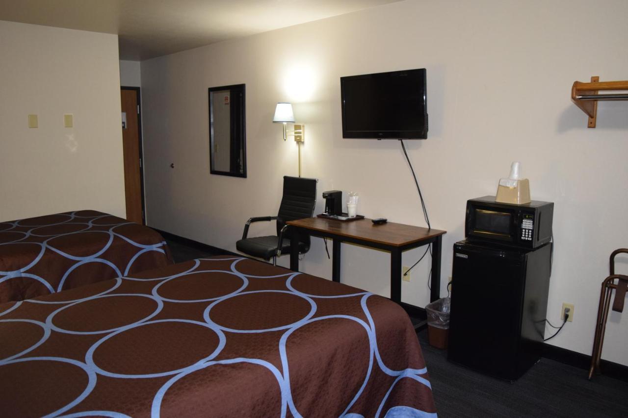 Amerivu Inn And Suites Shawano Wi Exteriör bild