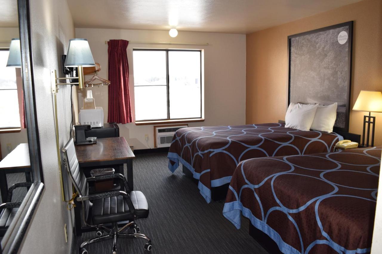 Amerivu Inn And Suites Shawano Wi Exteriör bild