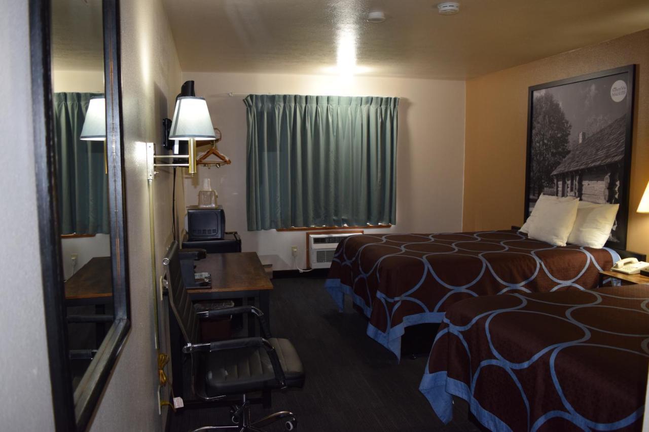 Amerivu Inn And Suites Shawano Wi Exteriör bild